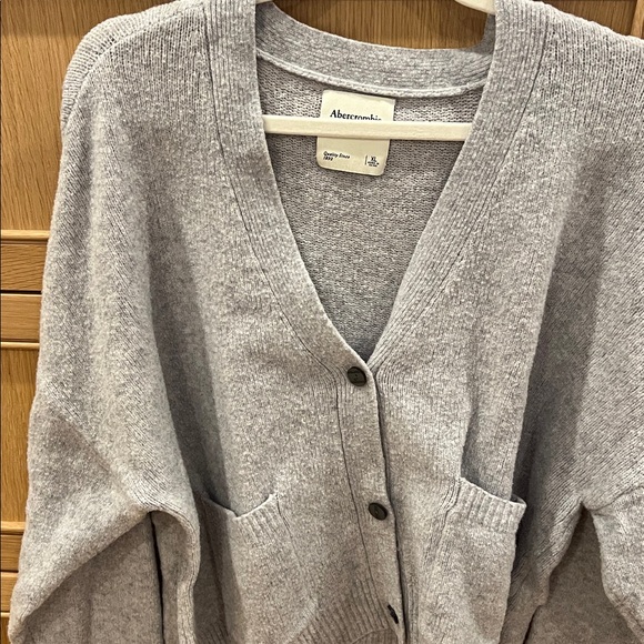 Abercrombie and Fitch 
Cozy cabin pocketed Gray Women's cardigan Sweater - Picture 2 of 3